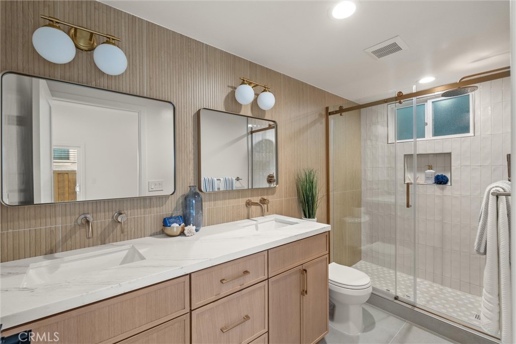 1529 Steinhart Avenue Property Photo 16