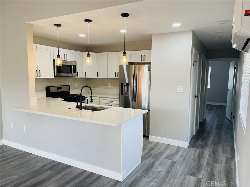 1054 W 23rd Street Property Photo 4