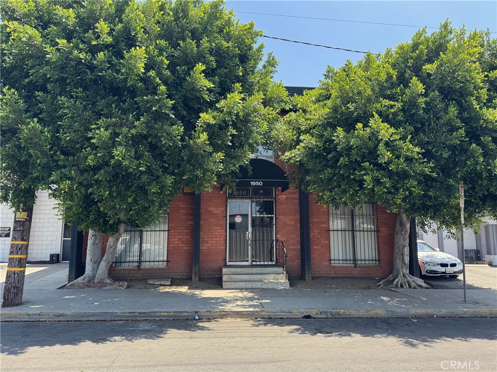 1950 Cotner Avenue Property Photo 1