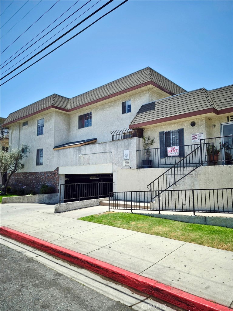 13325 Kornblum Avenue Property Photo 8