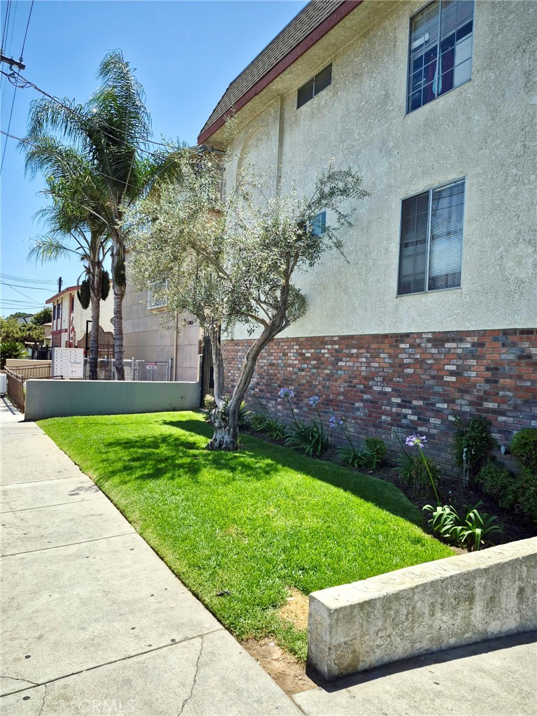 13325 Kornblum Avenue Property Photo 9