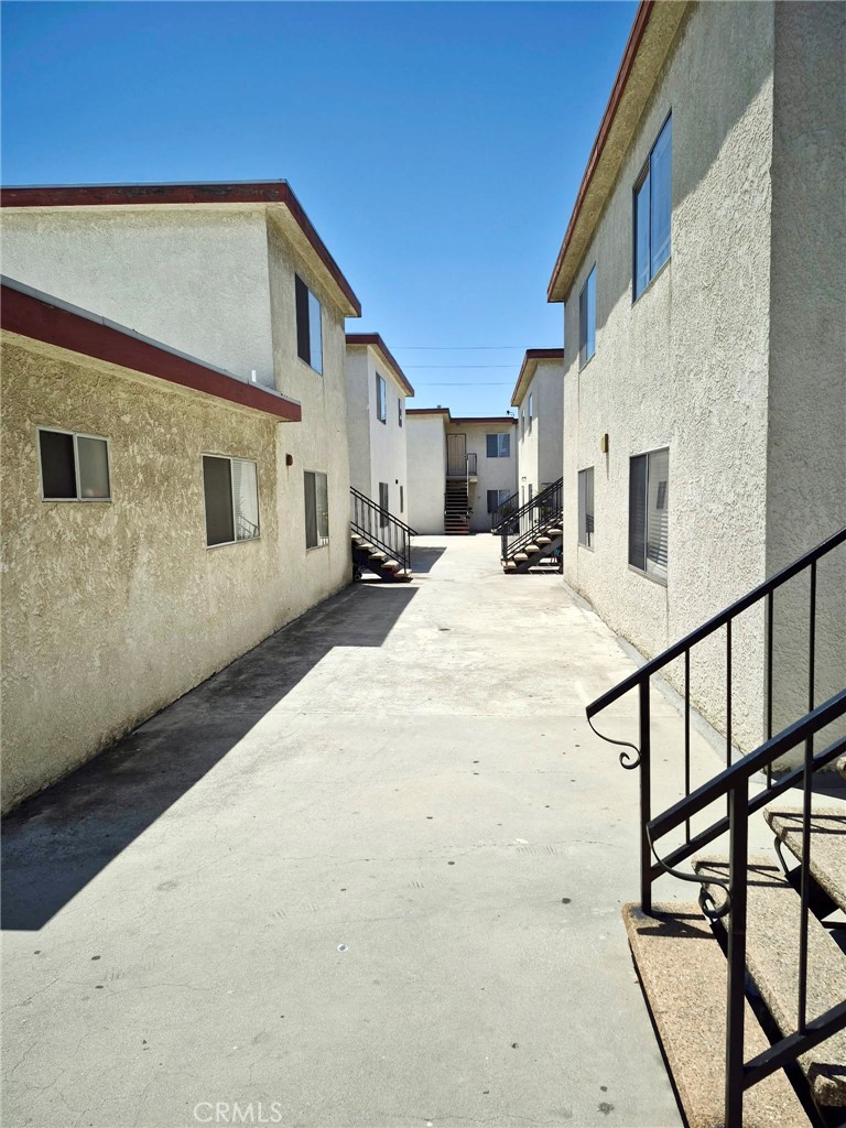 13325 Kornblum Avenue Property Photo 11