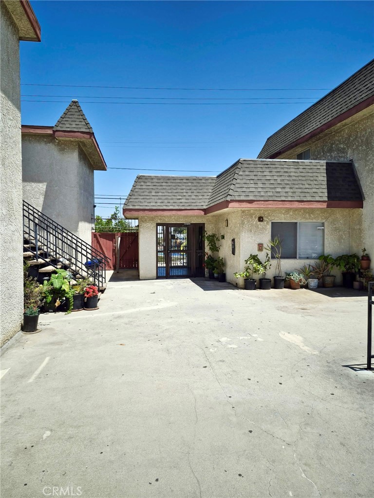 13325 Kornblum Avenue Property Photo 15