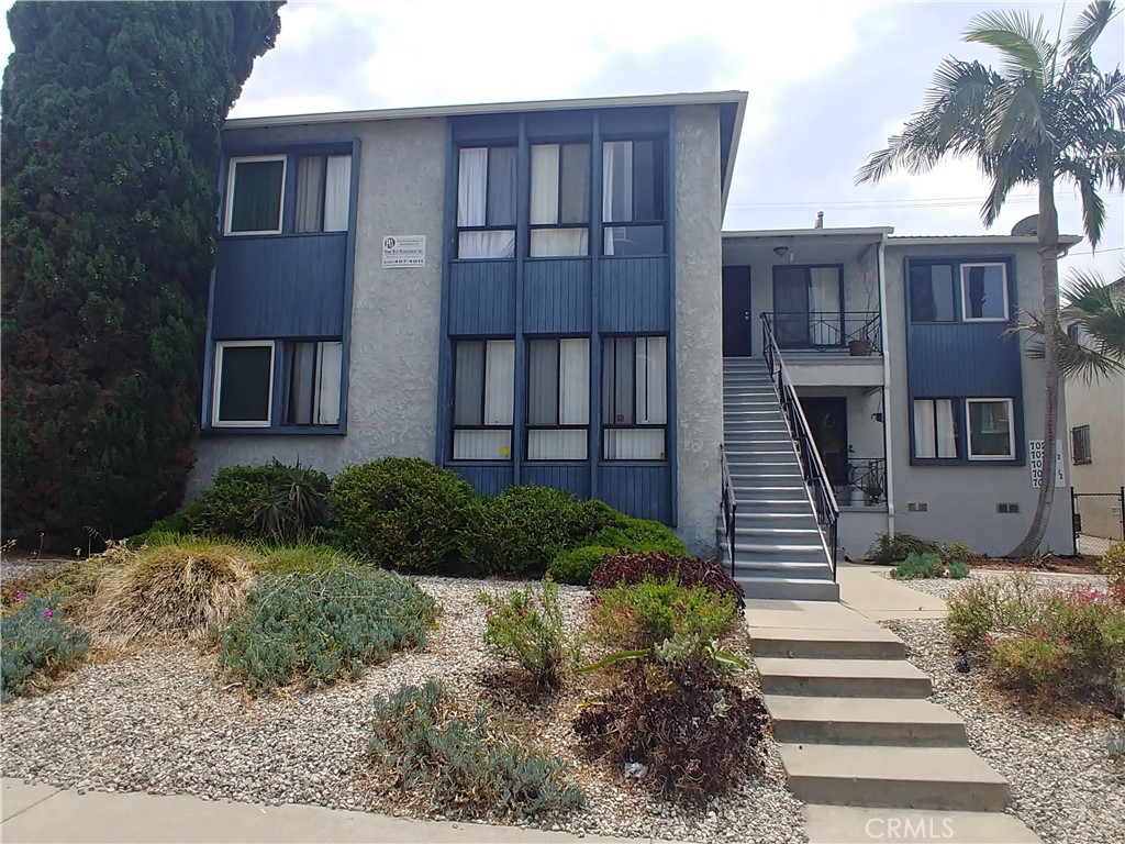 7024 La Tijera Boulevard Property Photo 1