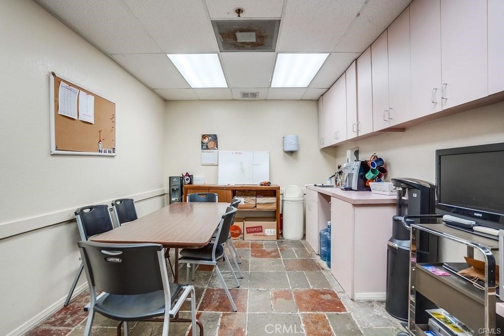 1105 N Chester Avenue Property Photo 15