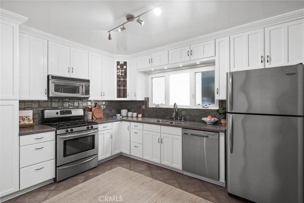 1715 Stanford Avenue Property Photo 6