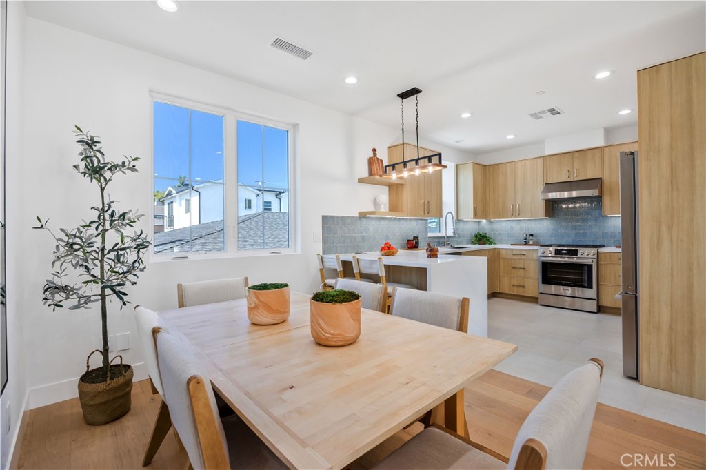 2420 Ives Lane B Property Photo 8