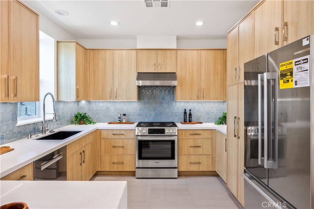 2420 Ives Lane B Property Photo 12