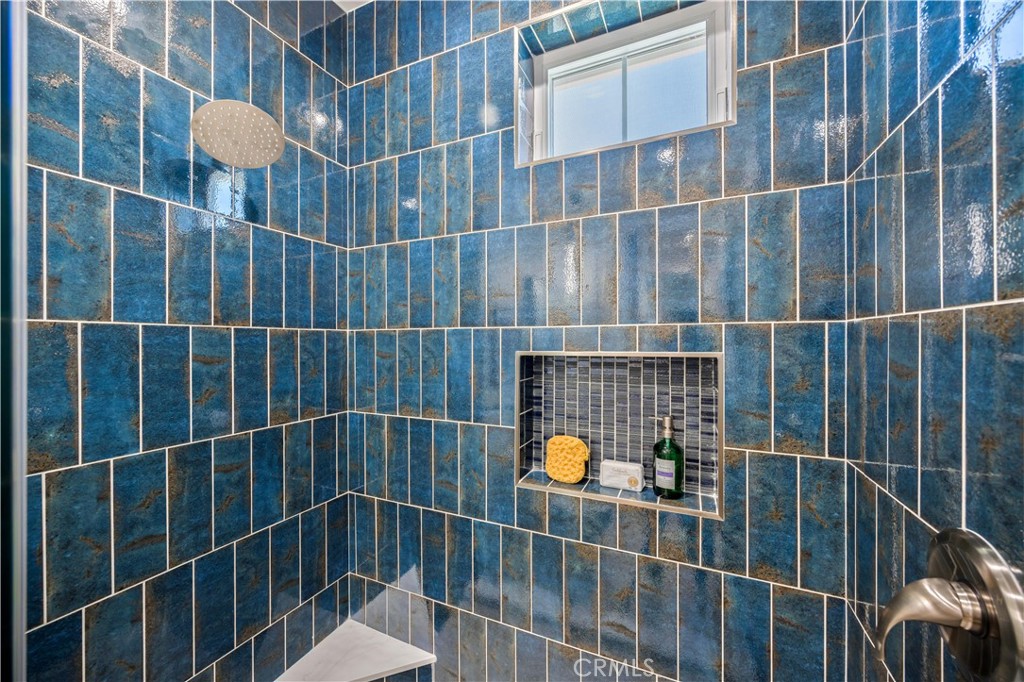 2420 Ives Lane B Property Photo 14