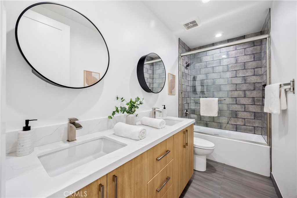 2420 Ives Lane B Property Photo 27