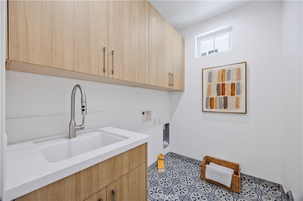 2420 Ives Lane B Property Photo 29