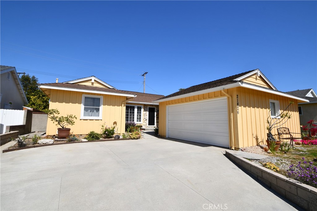 21826 Kent Avenue Property Photo 1