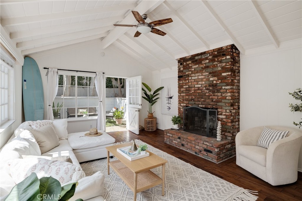 525 Manhattan Beach Boulevard Property Photo 1