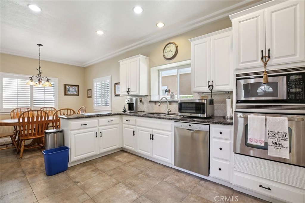 1728 Iris Avenue Property Photo 1