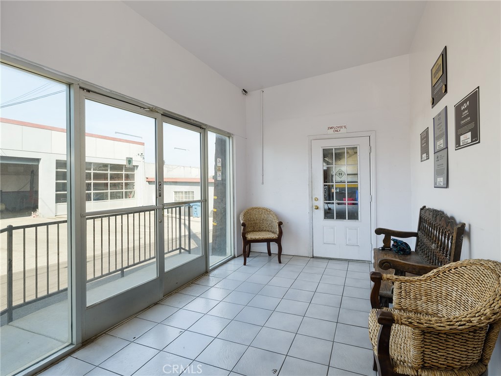 713 E El Segundo Boulevard Property Photo 4