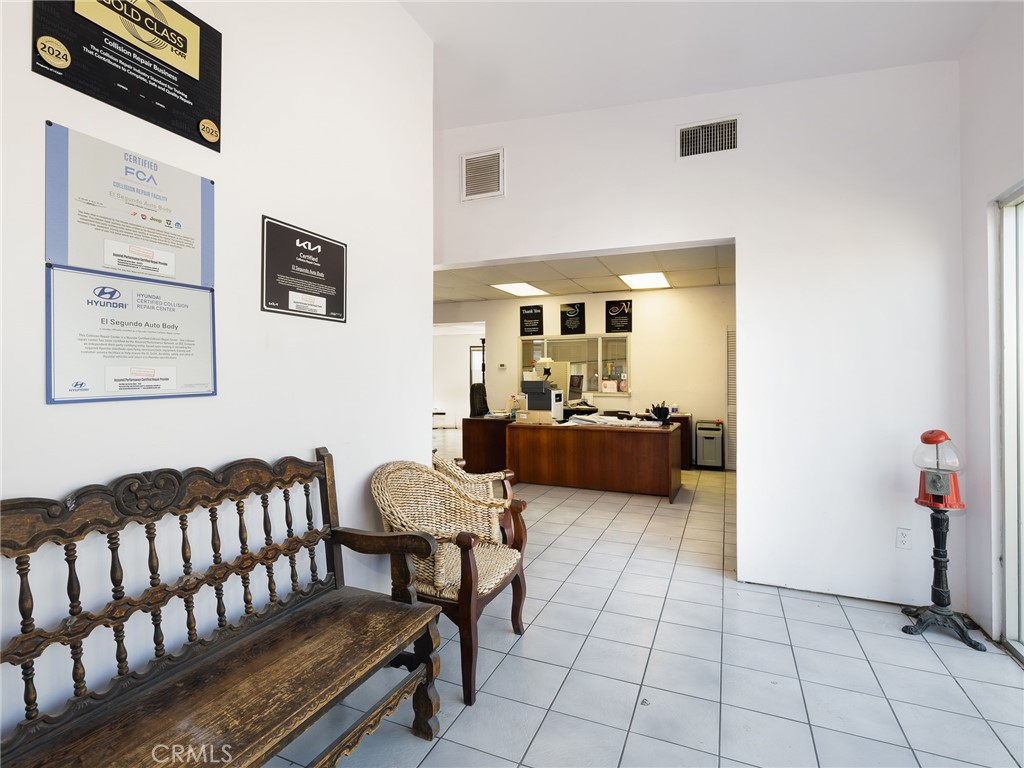 713 E El Segundo Boulevard Property Photo 5