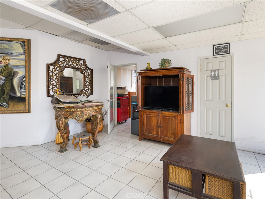 713 E El Segundo Boulevard Property Photo 8