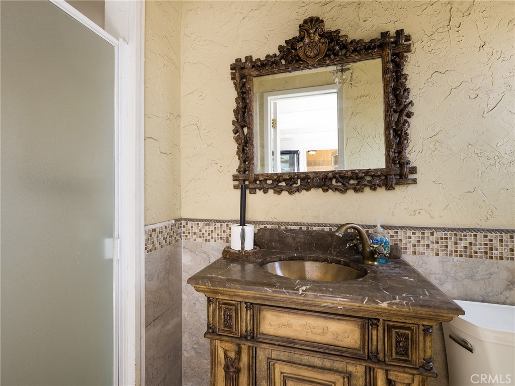 713 E El Segundo Boulevard Property Photo 11