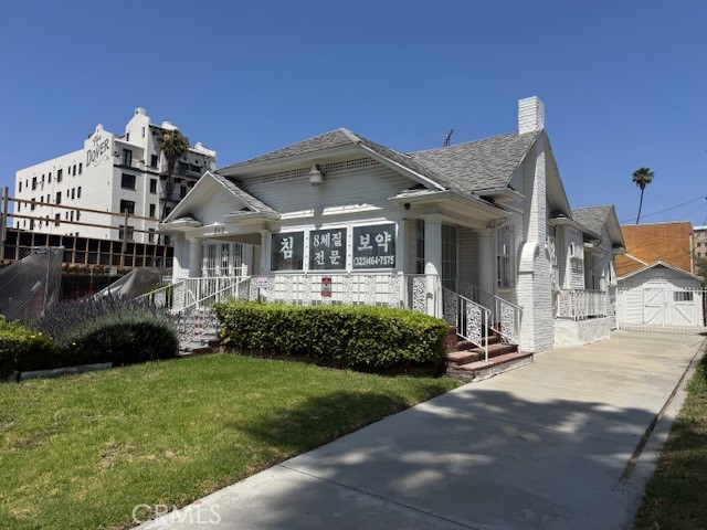 242 N St Andrews Pl Property Photo 1