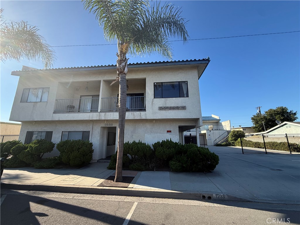 1233 W Gardena Boulevard 203 Property Photo 5