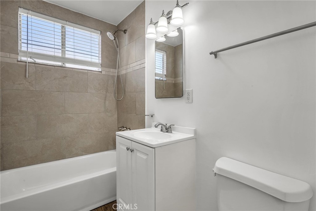 835 E 222nd Street Property Photo 15