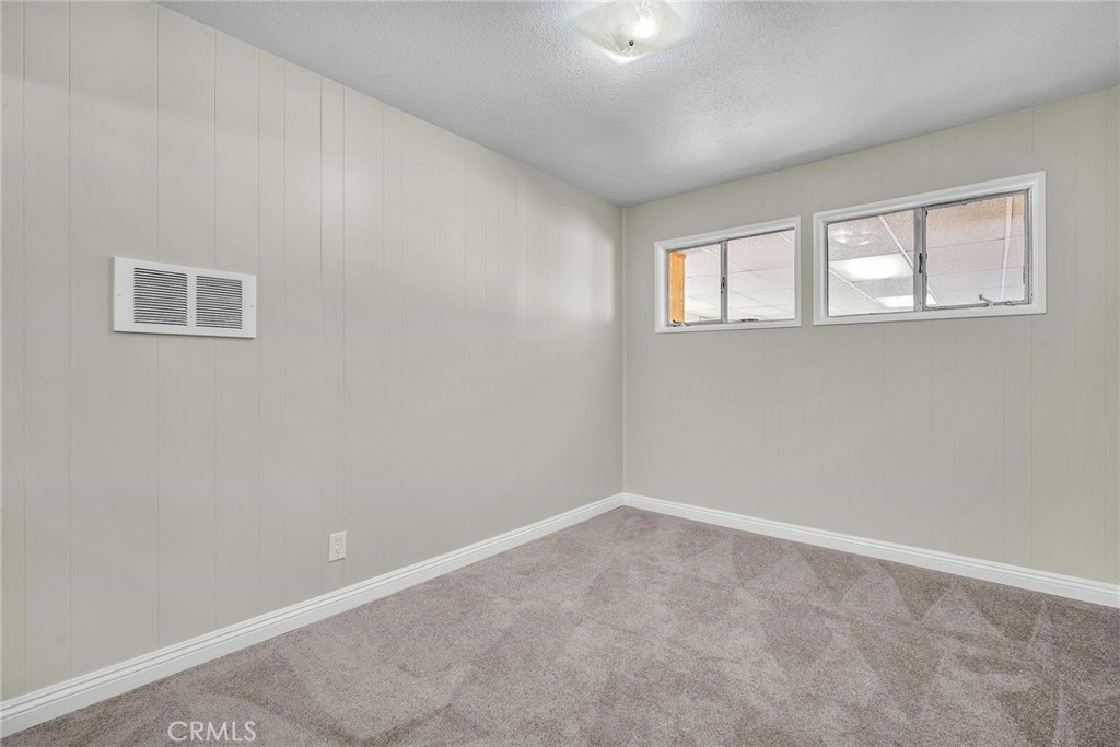 835 E 222nd Street Property Photo 17