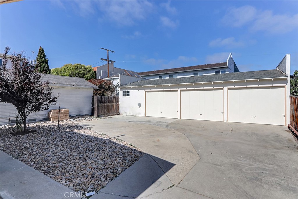 426 S Broadway Property Photo 9