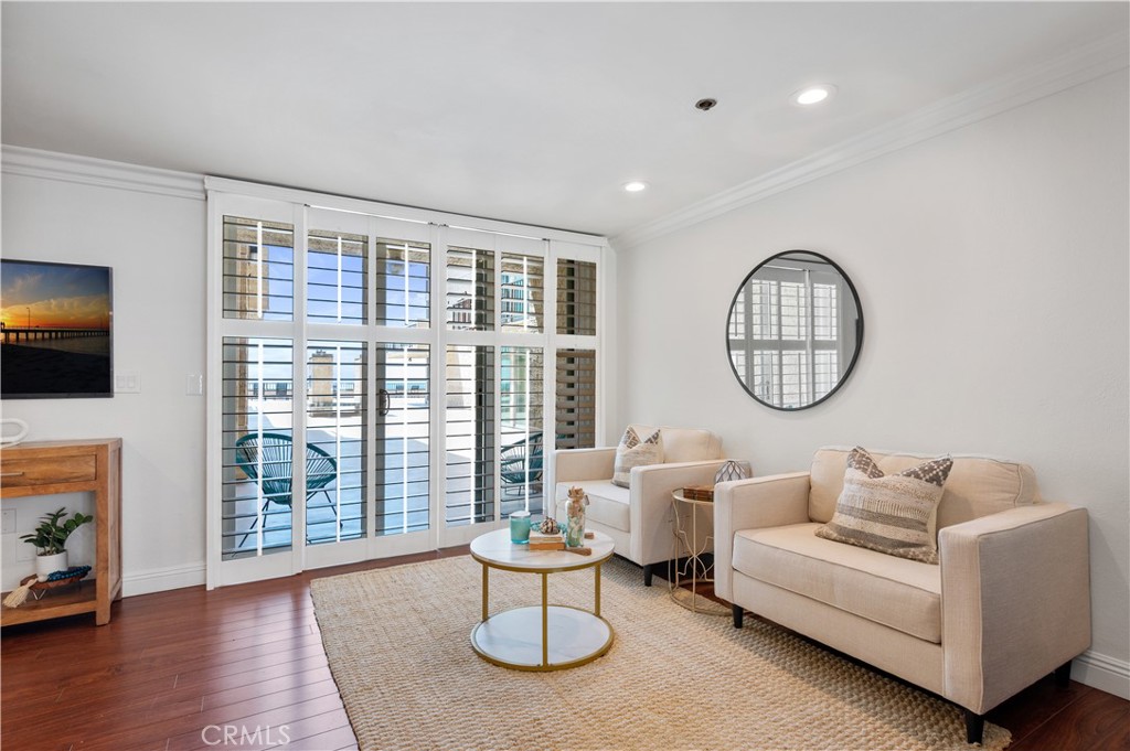555 Esplanade 320 Property Photo 6