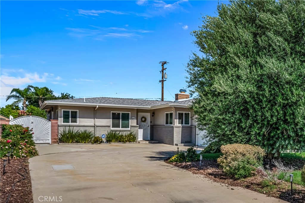 9811 Kempster Avenue Property Photo 1