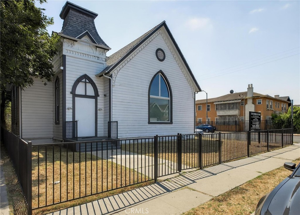 3425 W 15th Street Property Photo 4