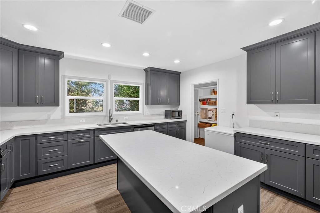3425 W 15th Street Property Photo 8
