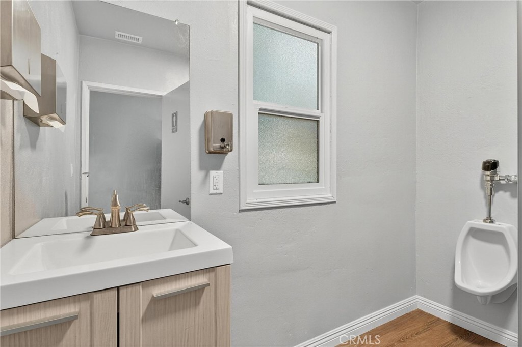 3425 W 15th Street Property Photo 25
