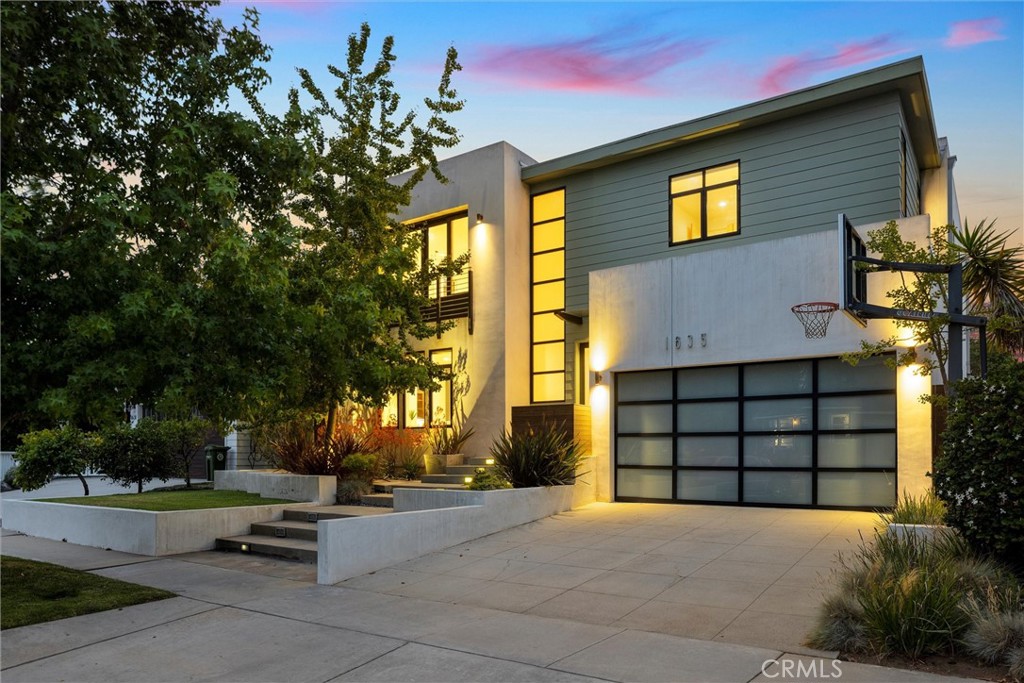 1635 19th Street Property Photo 1