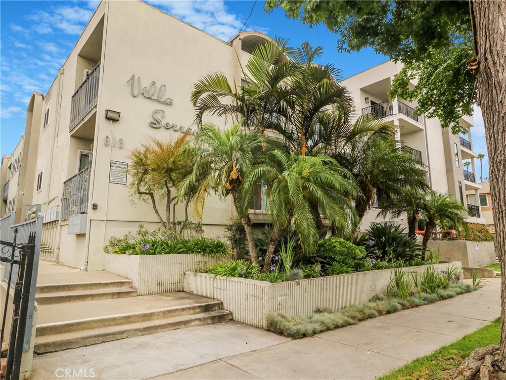 813 E La Palma Drive Property Photo 1