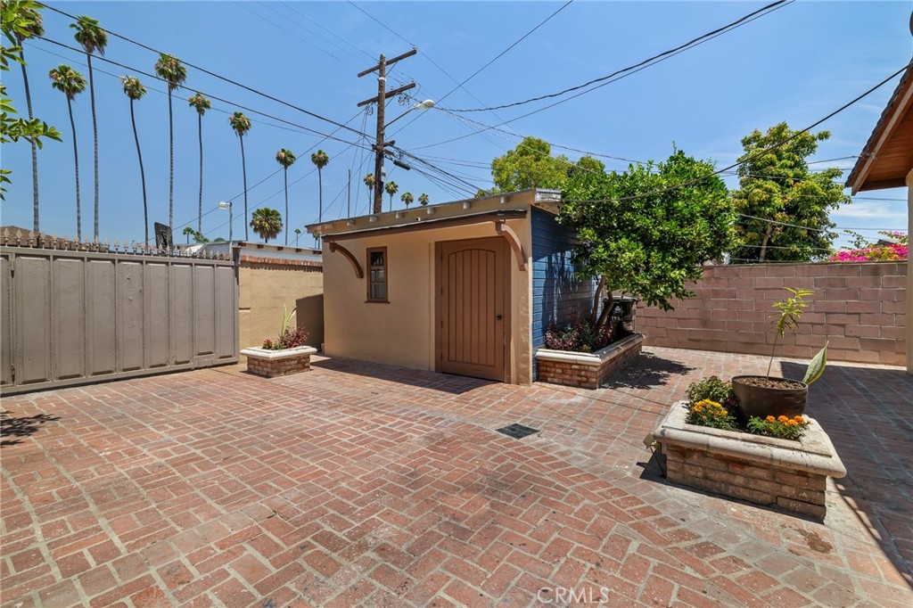 1729 W 51st Place Property Photo 43