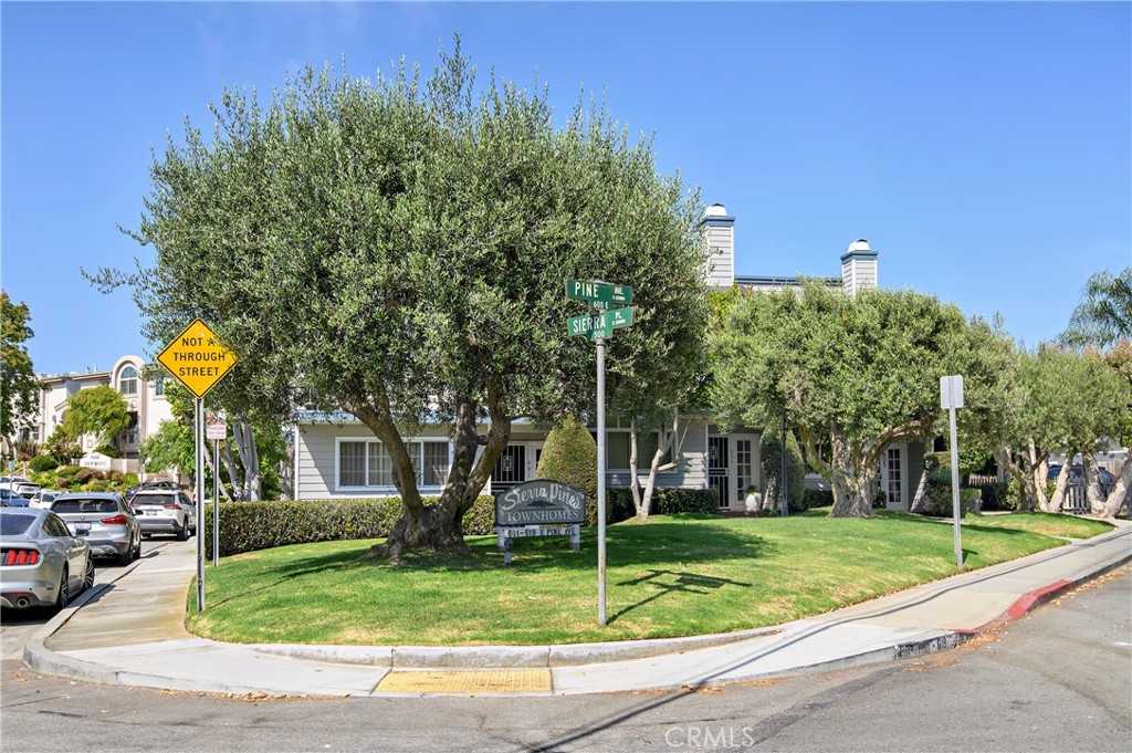 617 E Pine Avenue Property Photo 1