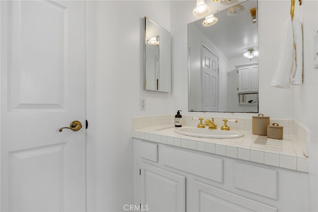 225 27th Street Property Photo 21