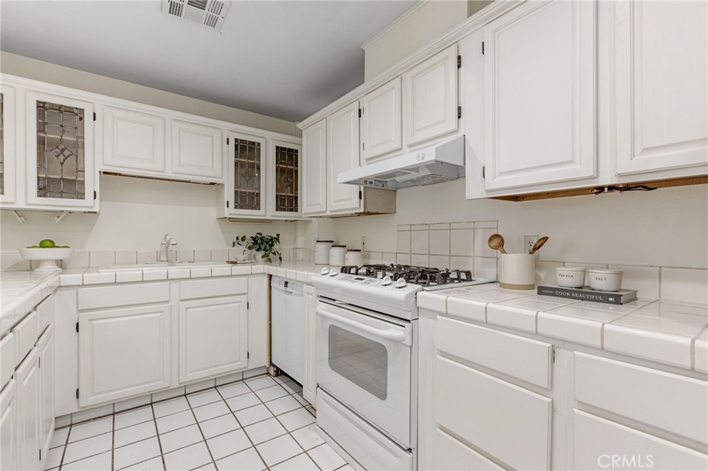 225 27th Street Property Photo 32