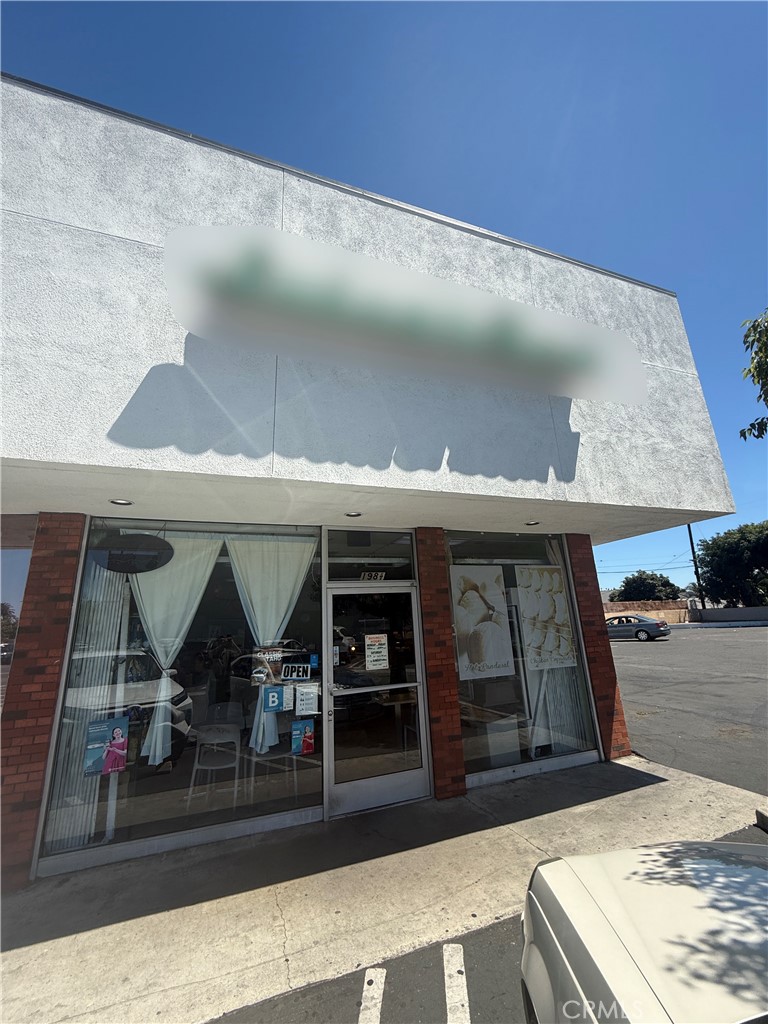 192 1/2 E Carson Street Property Photo 1