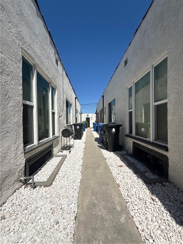 6428 S Van Ness Avenue Property Photo 3