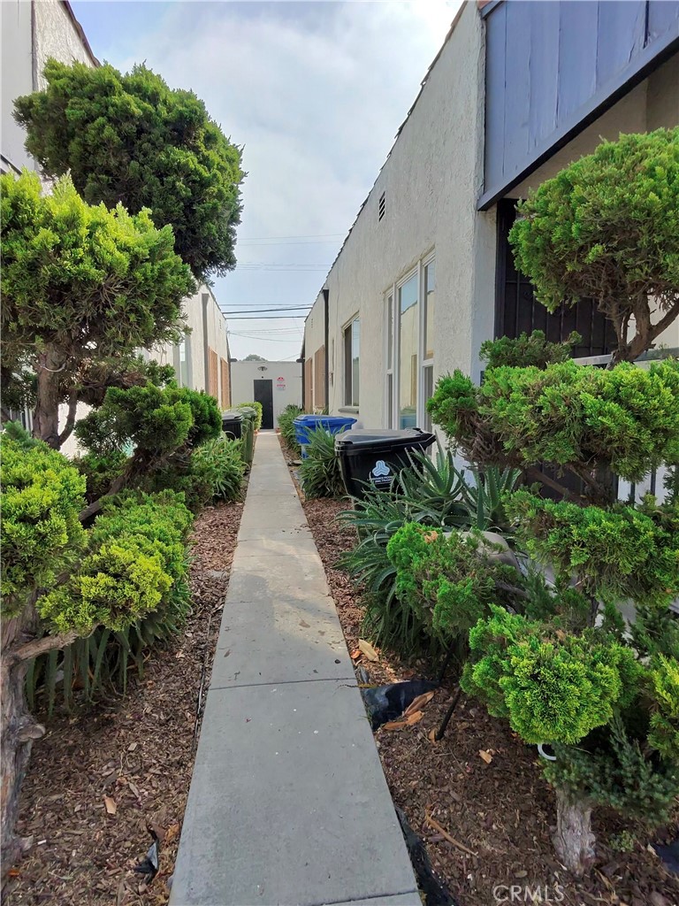 6428 S Van Ness Avenue Property Photo 6