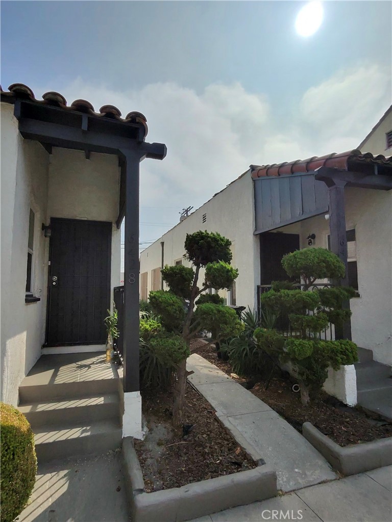 6428 S Van Ness Avenue Property Photo 8