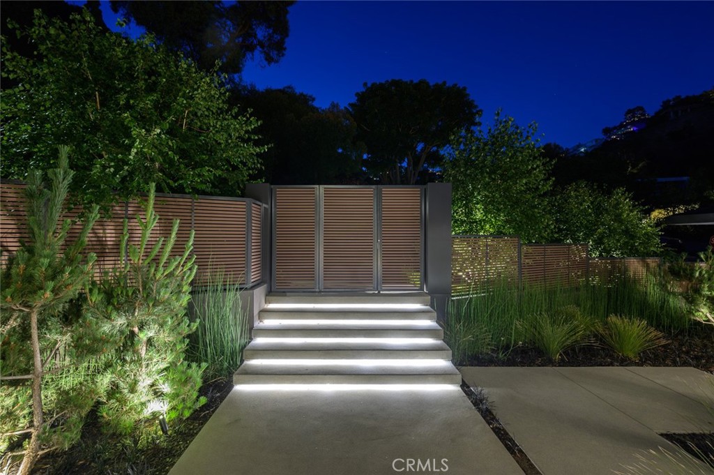 8808 Thrasher Avenue Property Photo 25