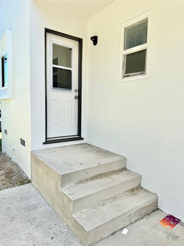 1112 E Imperial Avenue Property Photo 4