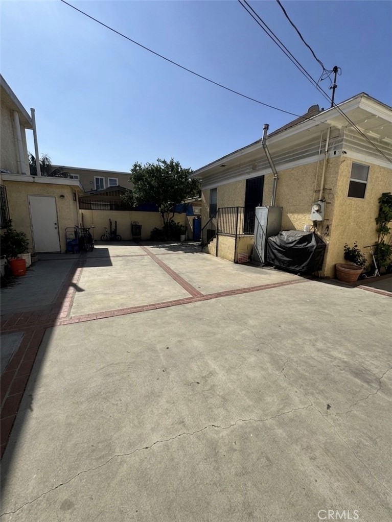717 E 24th Street Property Photo 5