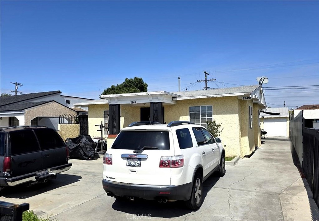 2749 Live Oak Street Property Photo 1