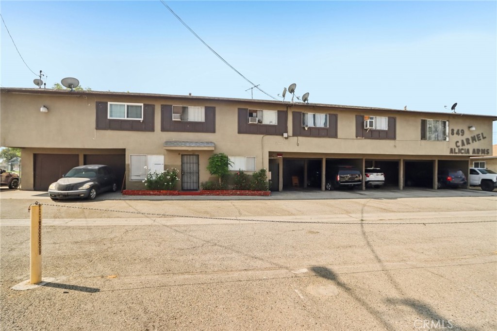 1032 S Greenwood Property Photo 2