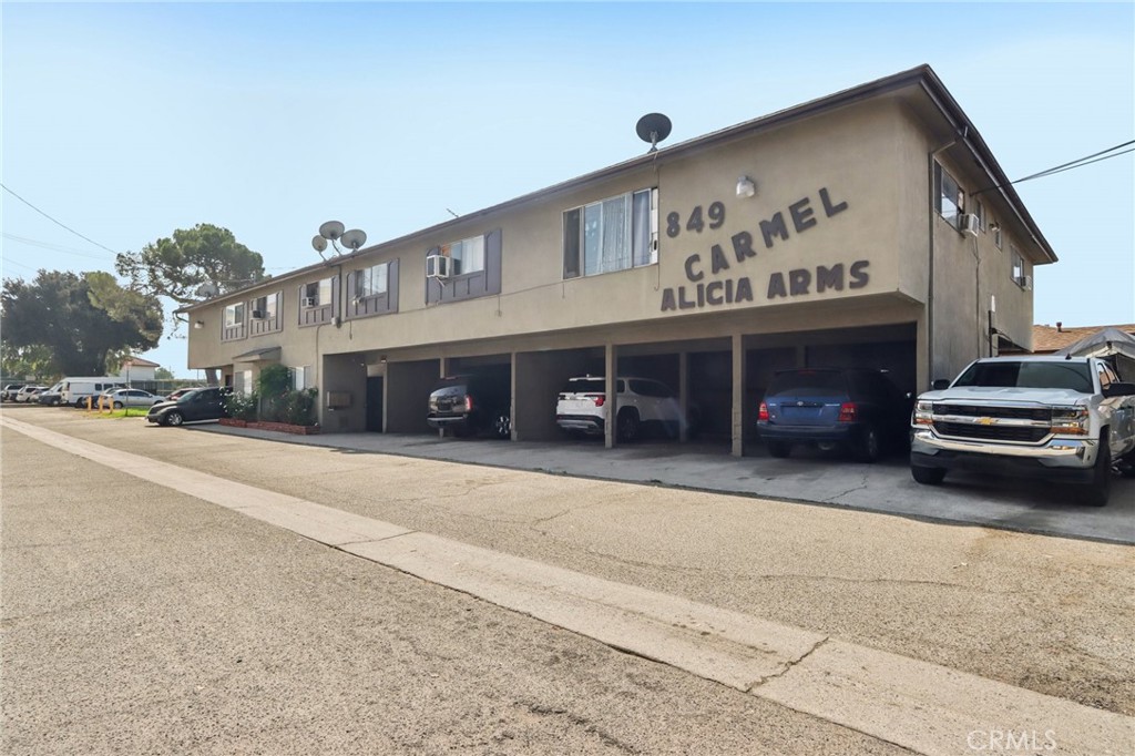 1032 S Greenwood Property Photo 4