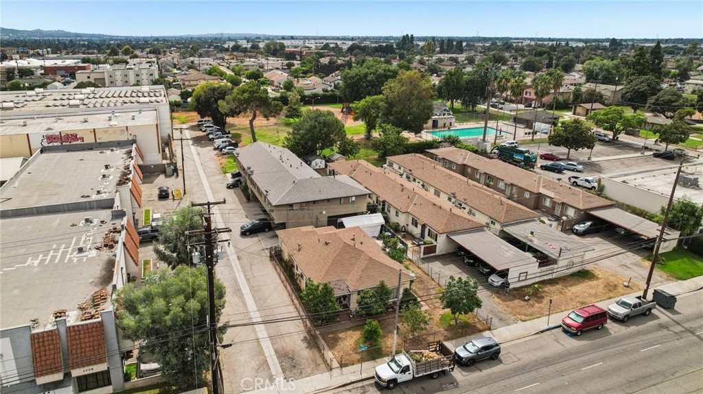 1032 S Greenwood Property Photo 6