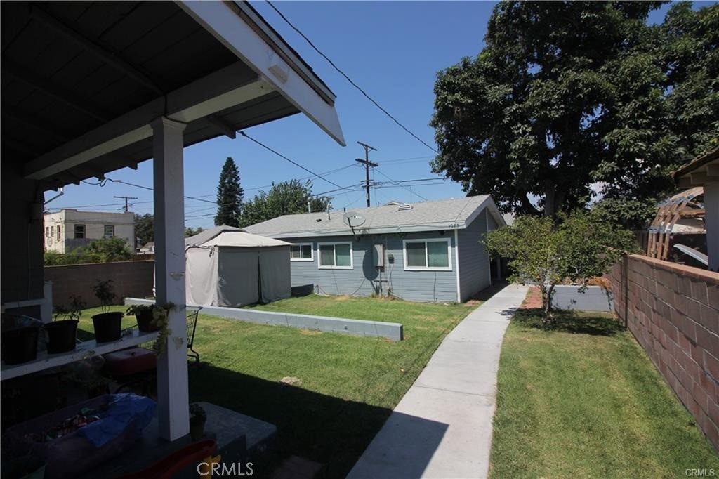 1027 W 46th Street Property Photo 1